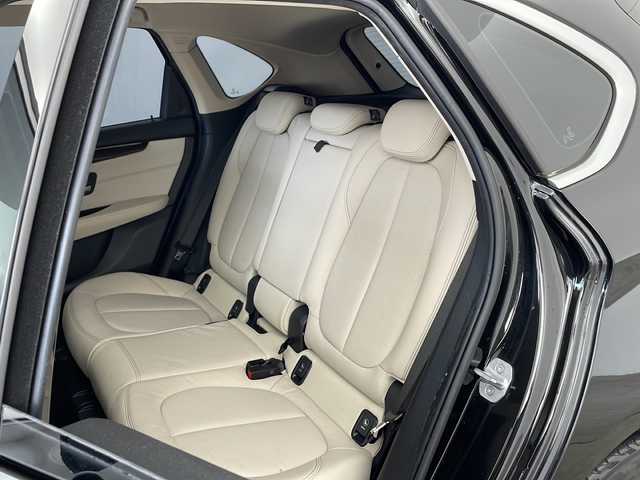 ＢＭＷ ２１８ｉ アクティブツアラー ラグジュアリー 兵庫県 2019(令1)年 5.9万km サファイアブラックP ・純正ナビ（BT・USB・FM・AM）/・レーダークルーズコントロール/・レーンキープアシスト/・衝突軽減ブレーキ/・ダイナミックスタビリティコントロール/・パークディスタンスコントロール/・リアビューカメラ/・車線逸脱警報/・HUD/・横滑り防止/・白革シート/・パワーシート/・シートヒーター/・メモリーシート/・ETC2.0/・LEDオートライト/・フォグランプ/・オートマチックハイビーム/・パワーバックドア/・電動パーキングブレーキ/・ブレーキホールド/・純正17インチアルミホイール/・純正フロアマット/・ステアリングリモコン/・スマートキー/・プッシュスタート/・アイドリングストップ/・W＋サイドエアバック/・カーテンエアバック