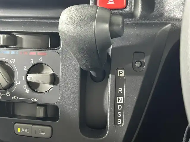 ダイハツ ミラ イース L SAⅢ 佐賀県 2019(令1)年 1.9万km ホワイト 純正オーディオ/CD/AUX/FM/AM/スマートアシストIII/衝突被害軽減ブレーキ/コーナーセンサー/オートマチックハイビーム/フロアマット