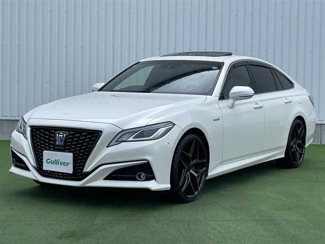 トヨタ クラウン ハイブリッド S Cパッケージ 香川県 2018(平30)年 3.7万km ホワイトパールクリスタルシャイン 登録時走行距離：36948km/メーカー純正ナビ/　CD DVD BT フルセグTV/全方位カメラ/サンルーフ/プリクラッシュセーフティシステム/レーンキープアシスト/レーダークルーズコントロール/クリアランスソナー/ブラインドスポットモニター/ヘッドアップディスプレイ/パーキングアシスト/オートハイビーム/LEDヘッドライト/オートライト/フォグランプ/アダプティブフロントライティングシステム/パワーシート/シートヒーター/革調シートカバー/MTモード付AT/電子パーキングブレーキ/ビルトインETC/革巻きステアリング/ステアリングスイッチ/ステアリングヒーター/パドルシフト/プッシュスタート/スマートキー