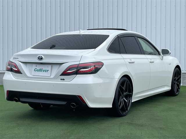 トヨタ クラウン ハイブリッド S Cパッケージ 香川県 2018(平30)年 3.7万km ホワイトパールクリスタルシャイン 登録時走行距離：36948km/メーカー純正ナビ/　CD DVD BT フルセグTV/全方位カメラ/サンルーフ/プリクラッシュセーフティシステム/レーンキープアシスト/レーダークルーズコントロール/クリアランスソナー/ブラインドスポットモニター/ヘッドアップディスプレイ/パーキングアシスト/オートハイビーム/LEDヘッドライト/オートライト/フォグランプ/アダプティブフロントライティングシステム/パワーシート/シートヒーター/革調シートカバー/MTモード付AT/電子パーキングブレーキ/ビルトインETC/革巻きステアリング/ステアリングスイッチ/ステアリングヒーター/パドルシフト/プッシュスタート/スマートキー