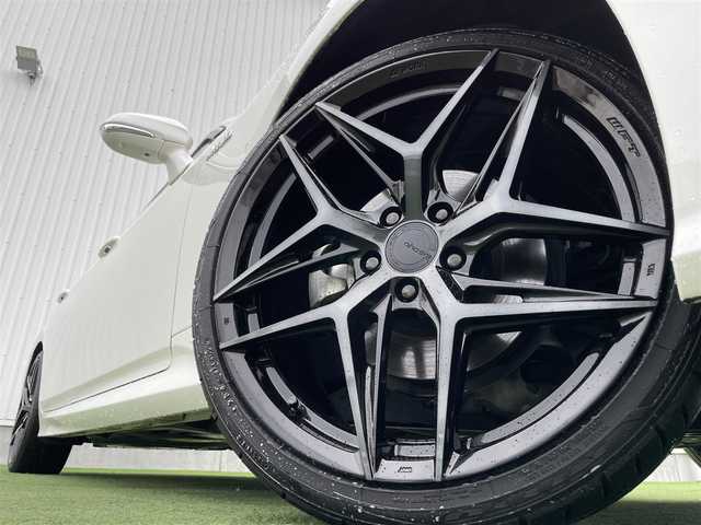 トヨタ クラウン ハイブリッド S Cパッケージ 香川県 2018(平30)年 3.7万km ホワイトパールクリスタルシャイン 登録時走行距離：36948km/メーカー純正ナビ/　CD DVD BT フルセグTV/全方位カメラ/サンルーフ/プリクラッシュセーフティシステム/レーンキープアシスト/レーダークルーズコントロール/クリアランスソナー/ブラインドスポットモニター/ヘッドアップディスプレイ/パーキングアシスト/オートハイビーム/LEDヘッドライト/オートライト/フォグランプ/アダプティブフロントライティングシステム/パワーシート/シートヒーター/革調シートカバー/MTモード付AT/電子パーキングブレーキ/ビルトインETC/革巻きステアリング/ステアリングスイッチ/ステアリングヒーター/パドルシフト/プッシュスタート/スマートキー