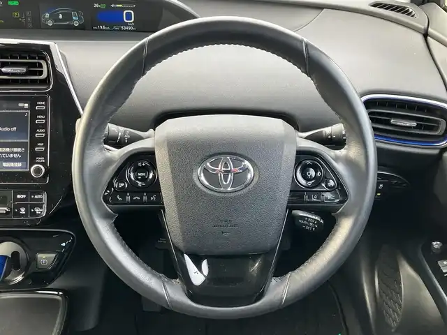 トヨタ プリウス A プレミアム　ツーリングセレ 道南・函館 2021(令3)年 5.4万km プラチナホワイトパールマイカ 純正ナビ（AM/FM/BT）/フルセグTV/全方位カメラ/パーキングアシスト/レザーシート/D席パワーシート　/前席ベンチレーション・シートヒーター/AC100V電源/前後ドラレコ/衝突軽減/コーナーセンサー/BSM/ヘットライトディスプレイ/ETC2.0/ドアバイザー/LEDヘットライト/ディーラー記録（R4.R5.R6.R7）/取説・保証書・記録簿/スペアキー/純正17インチアルミ/純正エアロ（フロント・リア）