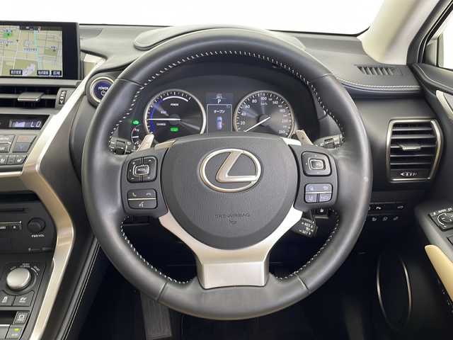 レクサス ＮＸ 300h バージョンL 愛知県 2014(平26)年 1.6万km レッドマイカクリスタルシャイン 衝突軽減システム/純正ナビ/三眼LEDヘッドライト/レーダークルーズコントロール/シートヒーター/エアシート/フルセグ/CD DVD/Bluetooth/バックカメラ/電動リアゲート/パワーシート/ヘッドアップディスプレイ/コーナーセンサー/純正アルミホイール/LEDヘッドライト/パドルシフト/ステアリングヒーター/オートマチックハイビーム/ETC/ステアリングスイッチ/スマートキー/プッシュスタート