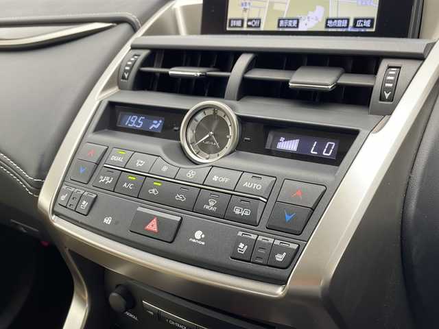 レクサス ＮＸ 300h バージョンL 愛知県 2014(平26)年 1.6万km レッドマイカクリスタルシャイン 衝突軽減システム/純正ナビ/三眼LEDヘッドライト/レーダークルーズコントロール/シートヒーター/エアシート/フルセグ/CD DVD/Bluetooth/バックカメラ/電動リアゲート/パワーシート/ヘッドアップディスプレイ/コーナーセンサー/純正アルミホイール/LEDヘッドライト/パドルシフト/ステアリングヒーター/オートマチックハイビーム/ETC/ステアリングスイッチ/スマートキー/プッシュスタート