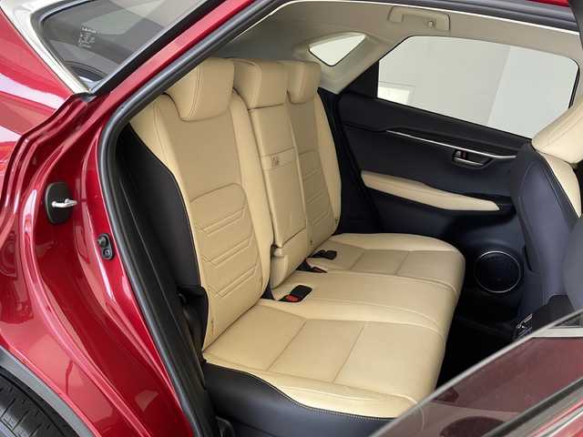 レクサス ＮＸ 300h バージョンL 愛知県 2014(平26)年 1.6万km レッドマイカクリスタルシャイン 衝突軽減システム/純正ナビ/三眼LEDヘッドライト/レーダークルーズコントロール/シートヒーター/エアシート/フルセグ/CD DVD/Bluetooth/バックカメラ/電動リアゲート/パワーシート/ヘッドアップディスプレイ/コーナーセンサー/純正アルミホイール/LEDヘッドライト/パドルシフト/ステアリングヒーター/オートマチックハイビーム/ETC/ステアリングスイッチ/スマートキー/プッシュスタート