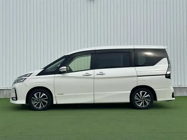 日産 セレナ ハイウェイスター V 香川県 2020(令2)年 7.5万km ブリリアントホワイトパール エマージェンシーブレーキ/純正10インチナビ/・CD/DVD/BT/DTV/アラウンドビューモニター/バックカメラ/サイドカメラ/両側パワースライドドア/インテリジェントオートスライド/革巻きステアリング/ステアリングリモコン/クルーズコントロール/リアサンシェード/LEDライト/ドラレコ/スマートキー/プッシュスタート