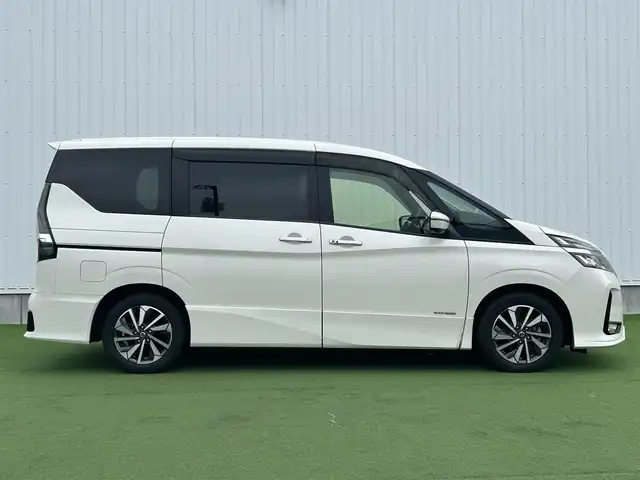 日産 セレナ ハイウェイスター V 香川県 2020(令2)年 7.5万km ブリリアントホワイトパール エマージェンシーブレーキ/純正10インチナビ/・CD/DVD/BT/DTV/アラウンドビューモニター/バックカメラ/サイドカメラ/両側パワースライドドア/インテリジェントオートスライド/革巻きステアリング/ステアリングリモコン/クルーズコントロール/リアサンシェード/LEDライト/ドラレコ/スマートキー/プッシュスタート