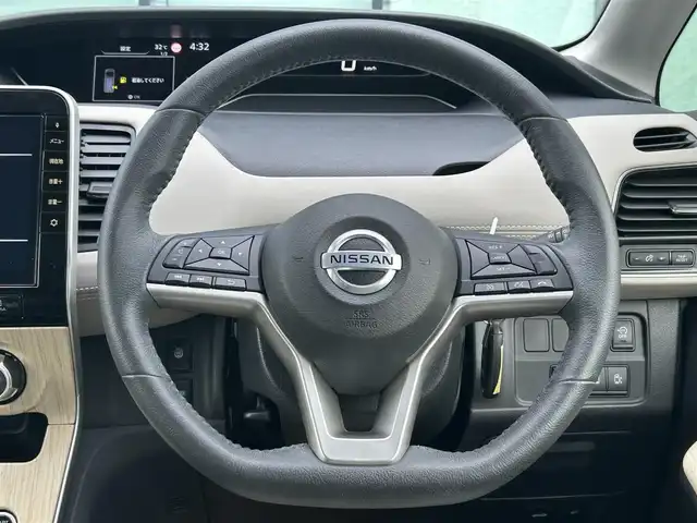 日産 セレナ ハイウェイスター V 香川県 2020(令2)年 7.5万km ブリリアントホワイトパール エマージェンシーブレーキ/純正10インチナビ/・CD/DVD/BT/DTV/アラウンドビューモニター/バックカメラ/サイドカメラ/両側パワースライドドア/インテリジェントオートスライド/革巻きステアリング/ステアリングリモコン/クルーズコントロール/リアサンシェード/LEDライト/ドラレコ/スマートキー/プッシュスタート