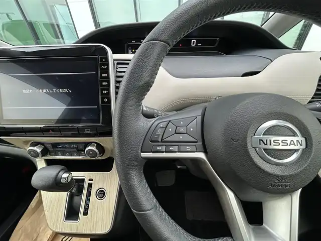 日産 セレナ ハイウェイスター V 香川県 2020(令2)年 7.5万km ブリリアントホワイトパール エマージェンシーブレーキ/純正10インチナビ/・CD/DVD/BT/DTV/アラウンドビューモニター/バックカメラ/サイドカメラ/両側パワースライドドア/インテリジェントオートスライド/革巻きステアリング/ステアリングリモコン/クルーズコントロール/リアサンシェード/LEDライト/ドラレコ/スマートキー/プッシュスタート