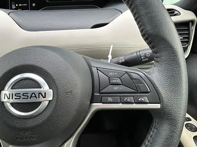日産 セレナ ハイウェイスター V 香川県 2020(令2)年 7.5万km ブリリアントホワイトパール エマージェンシーブレーキ/純正10インチナビ/・CD/DVD/BT/DTV/アラウンドビューモニター/バックカメラ/サイドカメラ/両側パワースライドドア/インテリジェントオートスライド/革巻きステアリング/ステアリングリモコン/クルーズコントロール/リアサンシェード/LEDライト/ドラレコ/スマートキー/プッシュスタート