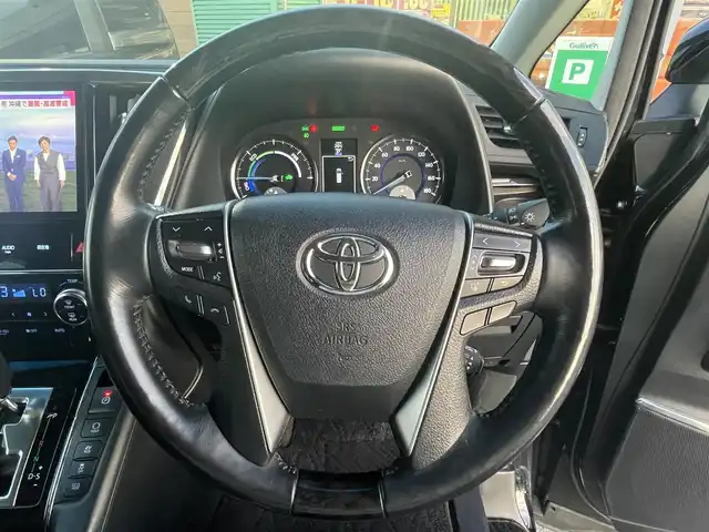 トヨタ ヴェルファイア ハイブリット ZR Gエディション 長野県 2018(平30)年 5.6万km ブラック 純正ナビ（FM、AM、CD、DVD、BT）/フルセグテレビ/バックカメラ/ETC２．０/純正フリップダウンモニター/クルーズコントロール追従有/メモリシート/全席パワーシート/前方ドライブレコーダー/ステアリングヒーター/電動リアゲート/前後コーナーセンサー/衝突軽減システム/純正フルエアロ/横滑り防止装置/両側パワースライドドア/オットマン/１００V充電/純正フロアマット/純正１７AW/LEDオートライト/オートマチックハイビーム/ダブルサイドエアバック/カーテンエアバック/保証書、取扱説明書/スペアキー（１本）