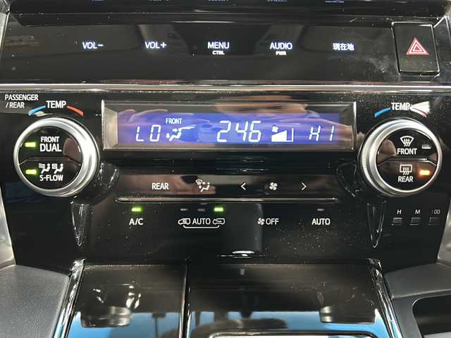 トヨタ ヴェルファイア ハイブリット ZR Gエディション 岩手県 2018(平30)年 5.6万km ブラック 純正ナビ（FM、AM、CD、DVD、BT）/フルセグテレビ/バックカメラ/ETC２．０/純正フリップダウンモニター/クルーズコントロール追従有/メモリシート/全席パワーシート/前方ドライブレコーダー/ステアリングヒーター/電動リアゲート/前後コーナーセンサー/衝突軽減システム/純正フルエアロ/横滑り防止装置/両側パワースライドドア/オットマン/１００V充電/純正フロアマット/純正１７AW/LEDオートライト/オートマチックハイビーム/ダブルサイドエアバック/カーテンエアバック/保証書、取扱説明書/スペアキー（１本）