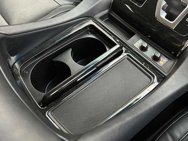 トヨタ ヴェルファイア ハイブリット ZR Gエディション 岩手県 2018(平30)年 5.6万km ブラック 純正ナビ（FM、AM、CD、DVD、BT）/フルセグテレビ/バックカメラ/ETC２．０/純正フリップダウンモニター/クルーズコントロール追従有/メモリシート/全席パワーシート/前方ドライブレコーダー/ステアリングヒーター/電動リアゲート/前後コーナーセンサー/衝突軽減システム/純正フルエアロ/横滑り防止装置/両側パワースライドドア/オットマン/１００V充電/純正フロアマット/純正１７AW/LEDオートライト/オートマチックハイビーム/ダブルサイドエアバック/カーテンエアバック/保証書、取扱説明書/スペアキー（１本）