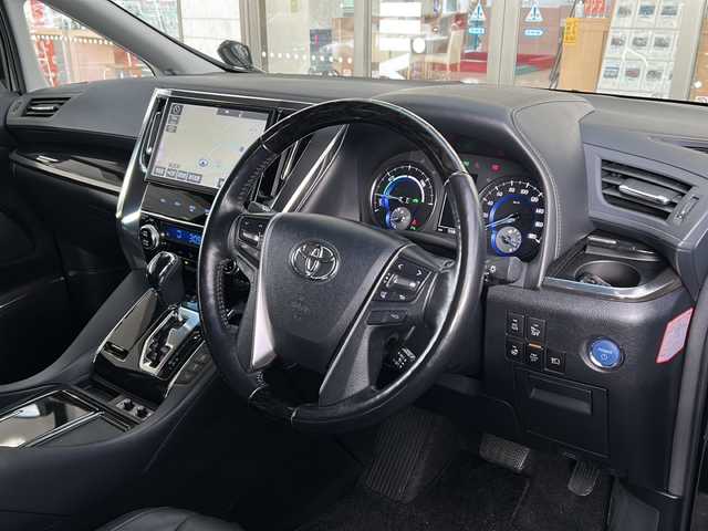 トヨタ ヴェルファイア ハイブリット ZR Gエディション 岩手県 2018(平30)年 5.6万km ブラック 純正ナビ（FM、AM、CD、DVD、BT）/フルセグテレビ/バックカメラ/ETC２．０/純正フリップダウンモニター/クルーズコントロール追従有/メモリシート/全席パワーシート/前方ドライブレコーダー/ステアリングヒーター/電動リアゲート/前後コーナーセンサー/衝突軽減システム/純正フルエアロ/横滑り防止装置/両側パワースライドドア/オットマン/１００V充電/純正フロアマット/純正１７AW/LEDオートライト/オートマチックハイビーム/ダブルサイドエアバック/カーテンエアバック/保証書、取扱説明書/スペアキー（１本）