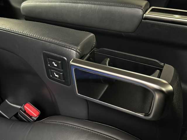 トヨタ ヴェルファイア ハイブリット ZR Gエディション 岩手県 2018(平30)年 5.6万km ブラック 純正ナビ（FM、AM、CD、DVD、BT）/フルセグテレビ/バックカメラ/ETC２．０/純正フリップダウンモニター/クルーズコントロール追従有/メモリシート/全席パワーシート/前方ドライブレコーダー/ステアリングヒーター/電動リアゲート/前後コーナーセンサー/衝突軽減システム/純正フルエアロ/横滑り防止装置/両側パワースライドドア/オットマン/１００V充電/純正フロアマット/純正１７AW/LEDオートライト/オートマチックハイビーム/ダブルサイドエアバック/カーテンエアバック/保証書、取扱説明書/スペアキー（１本）