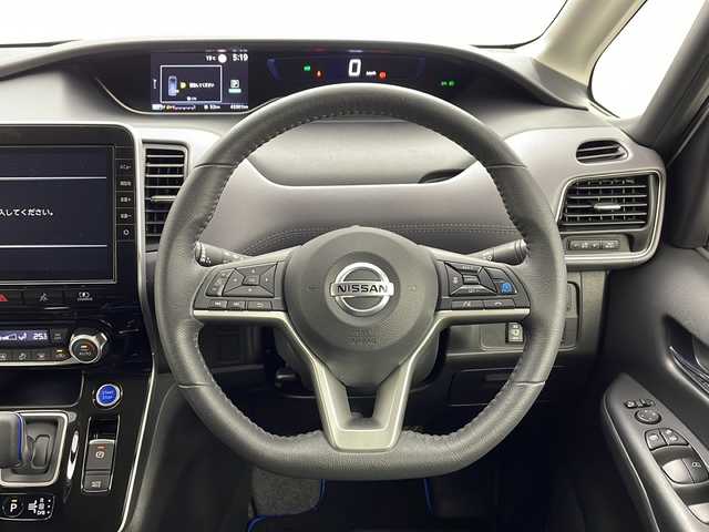 日産 セレナ e－パワー ハイウェイスター V 茨城県 2021(令3)年 4.4万km ブリリアントホワイトパール プロパイロット/衝突被害軽減システム/ステアリングスイッチ/レーダークルーズコントロール/純正9インチSDナビ/フルセグTV/FM　AM　SD　CD　DVD　Blu-ray　/Bluetooth接続/ハンズフリー対応/全周囲カメラ/ビルトインETC/純正ドライブレコーダー/デジタルインナーミラー/両側電動スライドドア/LEDヘッドライト/ドアバイザー