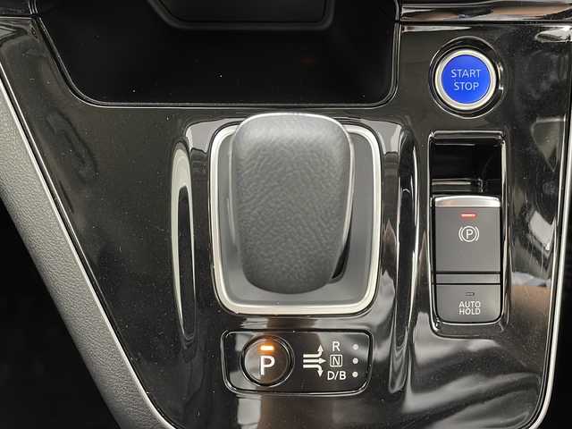日産 セレナ e－パワー ハイウェイスター V 茨城県 2021(令3)年 4.4万km ブリリアントホワイトパール プロパイロット/衝突被害軽減システム/ステアリングスイッチ/レーダークルーズコントロール/純正9インチSDナビ/フルセグTV/FM　AM　SD　CD　DVD　Blu-ray　/Bluetooth接続/ハンズフリー対応/全周囲カメラ/ビルトインETC/純正ドライブレコーダー/デジタルインナーミラー/両側電動スライドドア/LEDヘッドライト/ドアバイザー