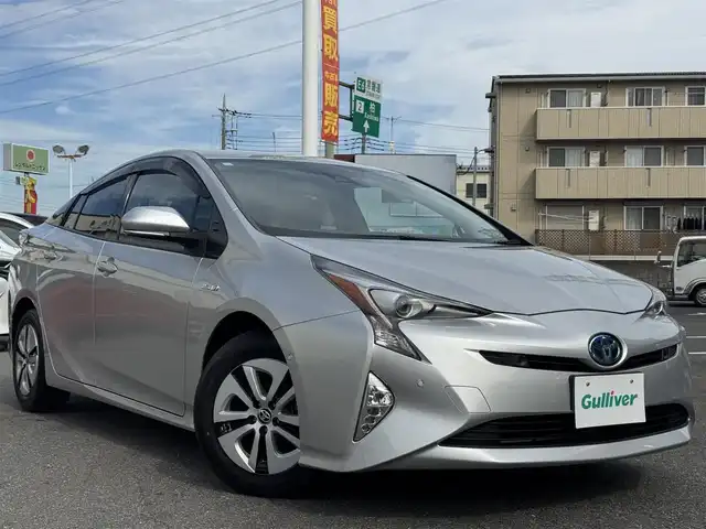 トヨタ プリウス A 千葉県 2018(平30)年 0.9万km シルバーM ワンオーナー/トヨタセーフティセンス/コーナーセンサー/レーンキープアシスト/衝突軽減システム/レーダークルーズコントロール/HUD/純正7インチメモリーナビ/フルセグTV/Bluetooth/バックカメラ/LEDヘッドライト/・オートマチックハイビーム/・オートライト/ETC/W＋サイドエアバッグ/・カーテンエアバッグ/純正フロアマット/スマートキー/保証書・取説