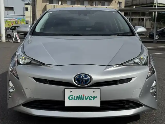 トヨタ プリウス A 千葉県 2018(平30)年 0.9万km シルバーM ワンオーナー/トヨタセーフティセンス/コーナーセンサー/レーンキープアシスト/衝突軽減システム/レーダークルーズコントロール/HUD/純正7インチメモリーナビ/フルセグTV/Bluetooth/バックカメラ/LEDヘッドライト/・オートマチックハイビーム/・オートライト/ETC/W＋サイドエアバッグ/・カーテンエアバッグ/純正フロアマット/スマートキー/保証書・取説
