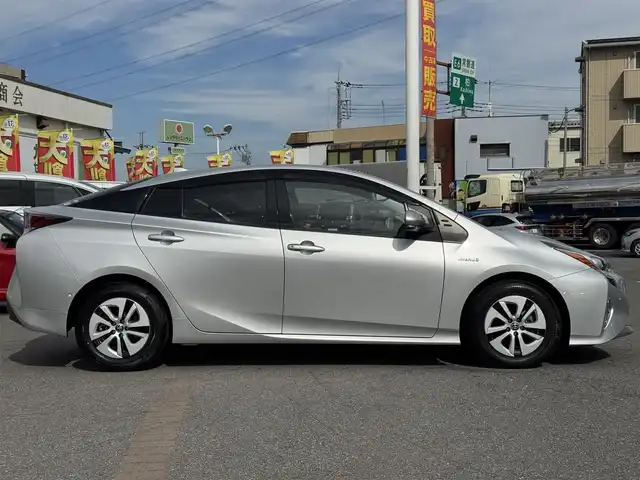 トヨタ プリウス A 千葉県 2018(平30)年 0.9万km シルバーM ワンオーナー/トヨタセーフティセンス/コーナーセンサー/レーンキープアシスト/衝突軽減システム/レーダークルーズコントロール/HUD/純正7インチメモリーナビ/フルセグTV/Bluetooth/バックカメラ/LEDヘッドライト/・オートマチックハイビーム/・オートライト/ETC/W＋サイドエアバッグ/・カーテンエアバッグ/純正フロアマット/スマートキー/保証書・取説