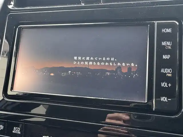 トヨタ プリウス A 千葉県 2018(平30)年 0.9万km シルバーM ワンオーナー/トヨタセーフティセンス/コーナーセンサー/レーンキープアシスト/衝突軽減システム/レーダークルーズコントロール/HUD/純正7インチメモリーナビ/フルセグTV/Bluetooth/バックカメラ/LEDヘッドライト/・オートマチックハイビーム/・オートライト/ETC/W＋サイドエアバッグ/・カーテンエアバッグ/純正フロアマット/スマートキー/保証書・取説