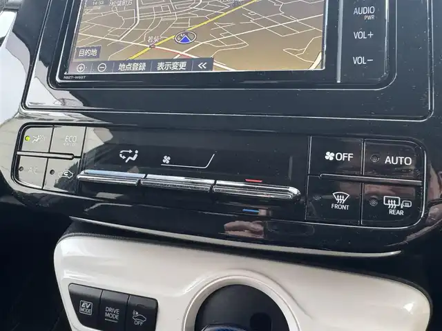 トヨタ プリウス A 千葉県 2018(平30)年 0.9万km シルバーM ワンオーナー/トヨタセーフティセンス/コーナーセンサー/レーンキープアシスト/衝突軽減システム/レーダークルーズコントロール/HUD/純正7インチメモリーナビ/フルセグTV/Bluetooth/バックカメラ/LEDヘッドライト/・オートマチックハイビーム/・オートライト/ETC/W＋サイドエアバッグ/・カーテンエアバッグ/純正フロアマット/スマートキー/保証書・取説