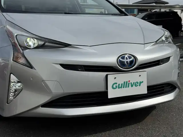 トヨタ プリウス A 千葉県 2018(平30)年 0.9万km シルバーM ワンオーナー/トヨタセーフティセンス/コーナーセンサー/レーンキープアシスト/衝突軽減システム/レーダークルーズコントロール/HUD/純正7インチメモリーナビ/フルセグTV/Bluetooth/バックカメラ/LEDヘッドライト/・オートマチックハイビーム/・オートライト/ETC/W＋サイドエアバッグ/・カーテンエアバッグ/純正フロアマット/スマートキー/保証書・取説