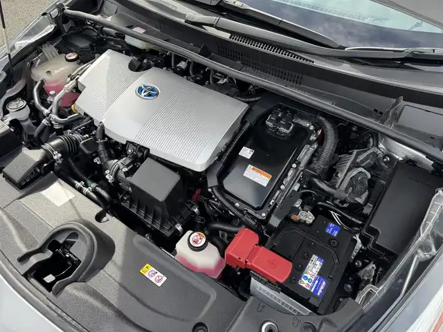 トヨタ プリウス A 千葉県 2018(平30)年 0.9万km シルバーM ワンオーナー/トヨタセーフティセンス/コーナーセンサー/レーンキープアシスト/衝突軽減システム/レーダークルーズコントロール/HUD/純正7インチメモリーナビ/フルセグTV/Bluetooth/バックカメラ/LEDヘッドライト/・オートマチックハイビーム/・オートライト/ETC/W＋サイドエアバッグ/・カーテンエアバッグ/純正フロアマット/スマートキー/保証書・取説