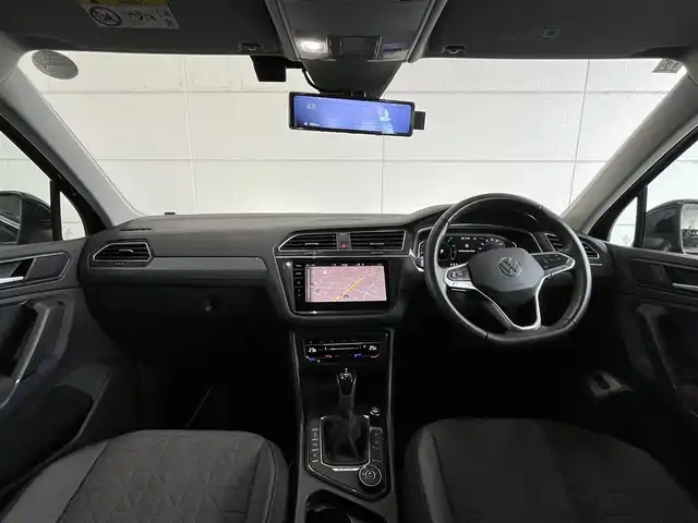 フォルクスワーゲン ＶＷ ティグアン TSI 4モーション アクティブアドバンス 山形県 2023(令5)年 1.9万km 黒 純正ナビ/360°カメラ/AppleCarplay/パークアシスト/アダプティブクルーズコントロール/レーンキープアシスト/ブラインドスポットモニター/電動リアゲート/フットオープナー/ミラー一体型ドライブレコーダー/ステアリングヒーター/ミラーヒーター/ルーフレール/純正AW付きサマータイヤ車載