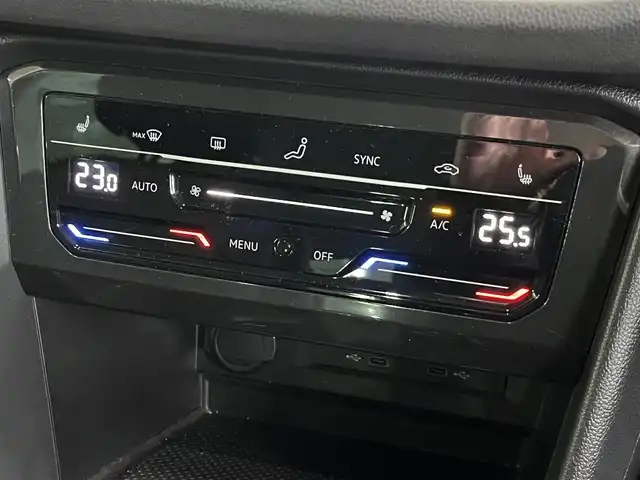 フォルクスワーゲン ＶＷ ティグアン TSI 4モーション アクティブアドバンス 山形県 2023(令5)年 1.9万km 黒 純正ナビ/360°カメラ/AppleCarplay/パークアシスト/アダプティブクルーズコントロール/レーンキープアシスト/ブラインドスポットモニター/電動リアゲート/フットオープナー/ミラー一体型ドライブレコーダー/ステアリングヒーター/ミラーヒーター/ルーフレール/純正AW付きサマータイヤ車載