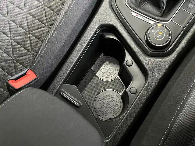 フォルクスワーゲン ＶＷ ティグアン TSI 4モーション アクティブアドバンス 山形県 2023(令5)年 1.9万km 黒 純正ナビ/360°カメラ/AppleCarplay/パークアシスト/アダプティブクルーズコントロール/レーンキープアシスト/ブラインドスポットモニター/電動リアゲート/フットオープナー/ミラー一体型ドライブレコーダー/ステアリングヒーター/ミラーヒーター/ルーフレール/純正AW付きサマータイヤ車載