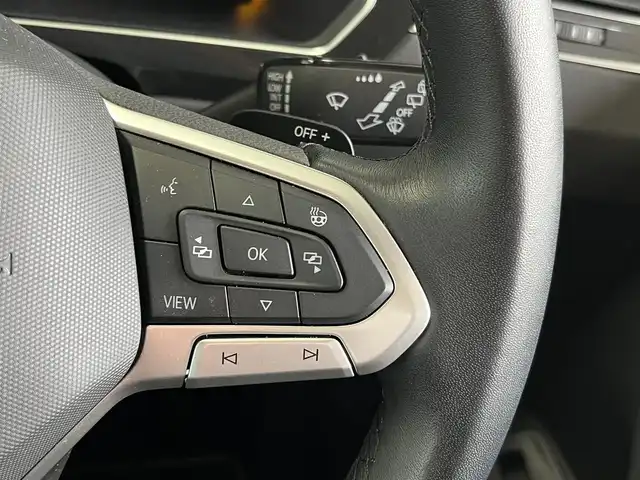 フォルクスワーゲン ＶＷ ティグアン TSI 4モーション アクティブアドバンス 山形県 2023(令5)年 1.9万km 黒 純正ナビ/360°カメラ/AppleCarplay/パークアシスト/アダプティブクルーズコントロール/レーンキープアシスト/ブラインドスポットモニター/電動リアゲート/フットオープナー/ミラー一体型ドライブレコーダー/ステアリングヒーター/ミラーヒーター/ルーフレール/純正AW付きサマータイヤ車載