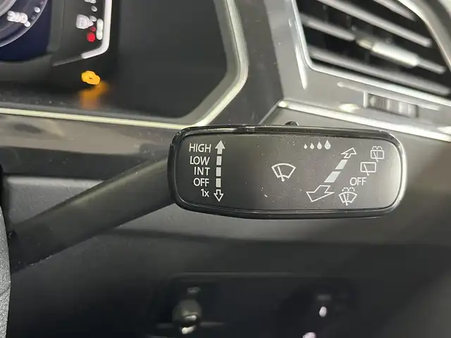 フォルクスワーゲン ＶＷ ティグアン TSI 4モーション アクティブアドバンス 山形県 2023(令5)年 1.9万km 黒 純正ナビ/360°カメラ/AppleCarplay/パークアシスト/アダプティブクルーズコントロール/レーンキープアシスト/ブラインドスポットモニター/電動リアゲート/フットオープナー/ミラー一体型ドライブレコーダー/ステアリングヒーター/ミラーヒーター/ルーフレール/純正AW付きサマータイヤ車載