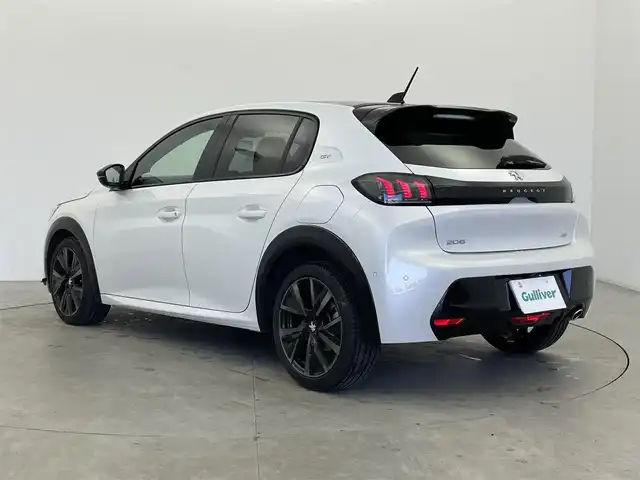 プジョー プジョー ２０８ GT 富山県 2021(令3)年 2.8万km 白 純正ナビ（AM/FM/USB/BT）/アラウンドビューモニター/衝突被害軽減ブレーキ/アダプティブクルーズコントロール/レーンキープアシスト/オートLEDヘッドライト/クリアランスソナー/ハーフレザーシート/前席シートヒーター/ドライブレコーダー/パドルシフト/レーダー探知機/ETC/スマートキー×２/プッシュスタート/社外フロアマット/純正１７インチAW