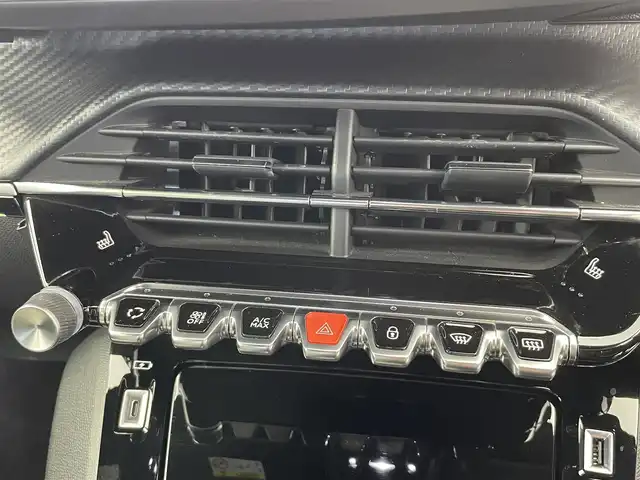 プジョー プジョー ２０８ GT 富山県 2021(令3)年 2.8万km 白 純正ナビ（AM/FM/USB/BT）/アラウンドビューモニター/衝突被害軽減ブレーキ/アダプティブクルーズコントロール/レーンキープアシスト/オートLEDヘッドライト/クリアランスソナー/ハーフレザーシート/前席シートヒーター/ドライブレコーダー/パドルシフト/レーダー探知機/ETC/スマートキー×２/プッシュスタート/社外フロアマット/純正１７インチAW