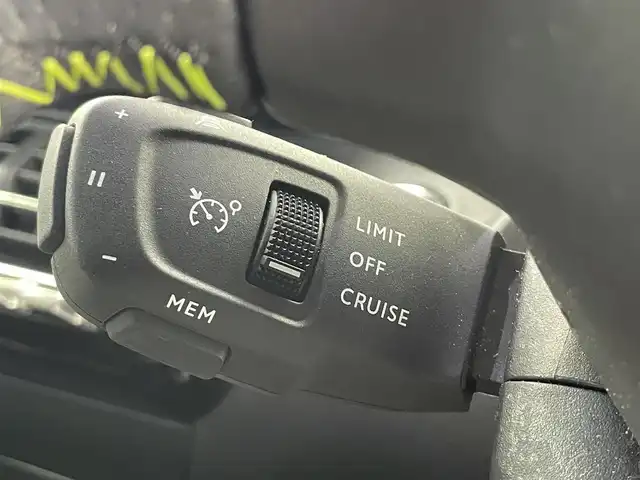 プジョー プジョー ２０８ GT 富山県 2021(令3)年 2.8万km 白 純正ナビ（AM/FM/USB/BT）/アラウンドビューモニター/衝突被害軽減ブレーキ/アダプティブクルーズコントロール/レーンキープアシスト/オートLEDヘッドライト/クリアランスソナー/ハーフレザーシート/前席シートヒーター/ドライブレコーダー/パドルシフト/レーダー探知機/ETC/スマートキー×２/プッシュスタート/社外フロアマット/純正１７インチAW