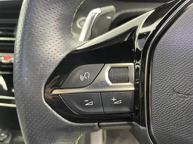 プジョー プジョー ２０８ GT 富山県 2021(令3)年 2.8万km 白 純正ナビ（AM/FM/USB/BT）/アラウンドビューモニター/衝突被害軽減ブレーキ/アダプティブクルーズコントロール/レーンキープアシスト/オートLEDヘッドライト/クリアランスソナー/ハーフレザーシート/前席シートヒーター/ドライブレコーダー/パドルシフト/レーダー探知機/ETC/スマートキー×２/プッシュスタート/社外フロアマット/純正１７インチAW