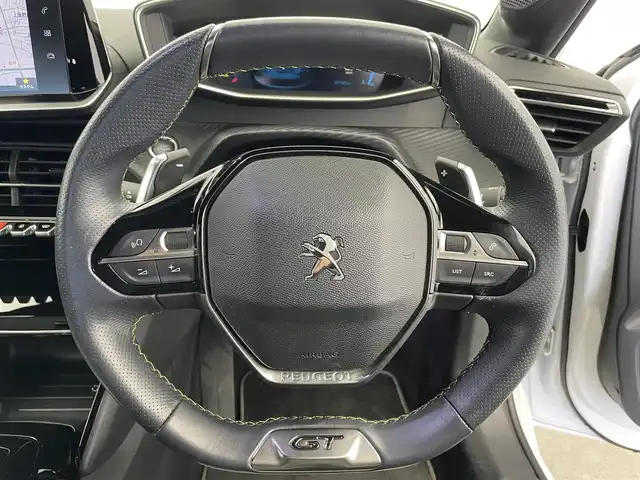 プジョー プジョー ２０８ GT 富山県 2021(令3)年 2.8万km 白 純正ナビ（AM/FM/USB/BT）/アラウンドビューモニター/衝突被害軽減ブレーキ/アダプティブクルーズコントロール/レーンキープアシスト/オートLEDヘッドライト/クリアランスソナー/ハーフレザーシート/前席シートヒーター/ドライブレコーダー/パドルシフト/レーダー探知機/ETC/スマートキー×２/プッシュスタート/社外フロアマット/純正１７インチAW