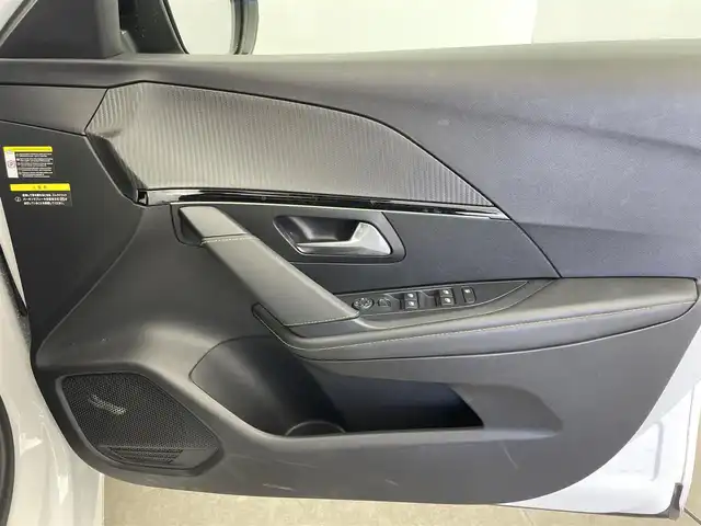 プジョー プジョー ２０８ GT 富山県 2021(令3)年 2.8万km 白 純正ナビ（AM/FM/USB/BT）/アラウンドビューモニター/衝突被害軽減ブレーキ/アダプティブクルーズコントロール/レーンキープアシスト/オートLEDヘッドライト/クリアランスソナー/ハーフレザーシート/前席シートヒーター/ドライブレコーダー/パドルシフト/レーダー探知機/ETC/スマートキー×２/プッシュスタート/社外フロアマット/純正１７インチAW