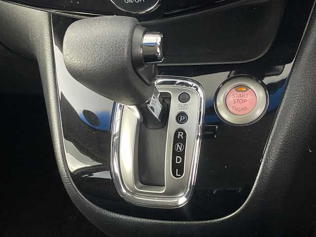 日産 セレナ ハイウェイスター Sハイブリッド 埼玉県 2014(平26)年 6.4万km ブリリアントシルバー 純正ナビ/ビルトインETC/クルーズコントロール/車線逸脱警報/プッシュスタート/LEDヘッドライト/フロントフォグランプ/オートライト/純正フロアマット/純正15インチアルミホイール