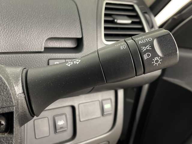 日産 セレナ ハイウェイスター Sハイブリッド 埼玉県 2014(平26)年 6.4万km ブリリアントシルバー 純正ナビ/ビルトインETC/クルーズコントロール/車線逸脱警報/プッシュスタート/LEDヘッドライト/フロントフォグランプ/オートライト/純正フロアマット/純正15インチアルミホイール