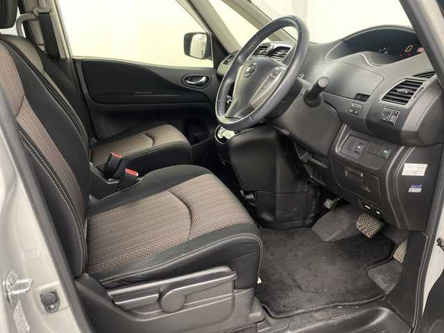 日産 セレナ ハイウェイスター Sハイブリッド 埼玉県 2014(平26)年 6.4万km ブリリアントシルバー 純正ナビ/ビルトインETC/クルーズコントロール/車線逸脱警報/プッシュスタート/LEDヘッドライト/フロントフォグランプ/オートライト/純正フロアマット/純正15インチアルミホイール