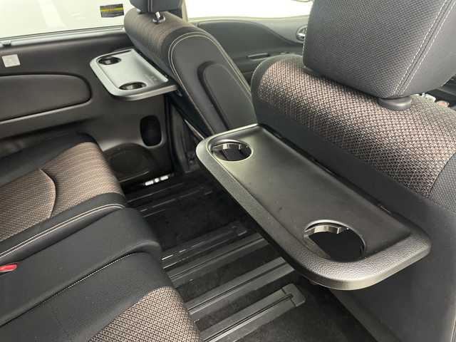 日産 セレナ ハイウェイスター Sハイブリッド 埼玉県 2014(平26)年 6.4万km ブリリアントシルバー 純正ナビ/ビルトインETC/クルーズコントロール/車線逸脱警報/プッシュスタート/LEDヘッドライト/フロントフォグランプ/オートライト/純正フロアマット/純正15インチアルミホイール