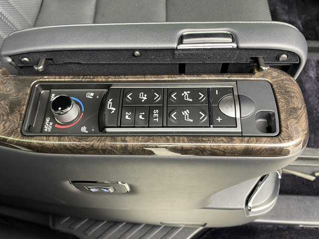 トヨタ アルファードハイブリット エグゼクティブ ラウンジ S 大阪府 2020(令2)年 2.6万km ホワイトパールクリスタルシャイン 純正10.5incメーカーナビ/【フルセグTV/Bluetooth/CD/DVD/HDMI】/純正後席モニター/JBLプレミアムサウンド/ツインムーンルーフ/パワーバックドア/ブラインドスポットモニター(BSM)/パノラマミックビューモニター/トヨタセーフティセンス/プリクラッシュセーフティ/レーンキープアシスト/オートマチックハイビーム/レザーシート/シートベンチレーション/シートヒーター/ステアリングヒーター/AC100V電源/保証書/取扱説明書/点検記録簿/スマートキー/スペアキー1本