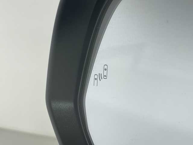 トヨタ ノア ハイブリッド S－Z 神奈川県 2023(令5)年 2万km ホワイトパールクリスタルシャイン ディスプレイオーディオプラス【10.5型】/純正14型フリップダウンモニター【V14T-R72R】/フルセグ　CD DVD　USB　Bluetooth/バックカメラ/ブラインドスポットモニター/AC100Vコンセント/純正ETC2.0/デジタルインナーミラー/ヘッドアップディスプレイ/両側電動スライドドア/セーフティセンス/プリクラッシュセーフティ/レーンディパーチャーアラート/レーントレーシングアシスト/レーンチェンジアシスト/レーダークルーズコントロール/オートマチックハイビーム/ロードサインアシスト/プロアクティブドライビングアシスト/リアクロストラフィックアラート/ドライバー異常時対応システム/発進遅れ告知機能/パーキングサポートブレーキ/安心降車アシスト/リアシートマインダー/アドバンストドライブ/後退速度抑制/前後ソナー/革巻きステアリング/ステアリングスイッチ/合皮/ファブリックコンビシート/前席シートヒーター/社外前後ドライブレコーダー/電動パーキングサポートブレーキ/2眼LEDヘッド/フォグランプ/純正17インチアルミホイール/純正リアスポイラー