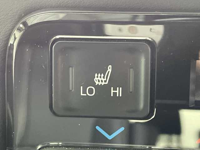 トヨタ ノア ハイブリッド S－Z 神奈川県 2023(令5)年 2万km ホワイトパールクリスタルシャイン ディスプレイオーディオプラス【10.5型】/純正14型フリップダウンモニター【V14T-R72R】/フルセグ　CD DVD　USB　Bluetooth/バックカメラ/ブラインドスポットモニター/AC100Vコンセント/純正ETC2.0/デジタルインナーミラー/ヘッドアップディスプレイ/両側電動スライドドア/セーフティセンス/プリクラッシュセーフティ/レーンディパーチャーアラート/レーントレーシングアシスト/レーンチェンジアシスト/レーダークルーズコントロール/オートマチックハイビーム/ロードサインアシスト/プロアクティブドライビングアシスト/リアクロストラフィックアラート/ドライバー異常時対応システム/発進遅れ告知機能/パーキングサポートブレーキ/安心降車アシスト/リアシートマインダー/アドバンストドライブ/後退速度抑制/前後ソナー/革巻きステアリング/ステアリングスイッチ/合皮/ファブリックコンビシート/前席シートヒーター/社外前後ドライブレコーダー/電動パーキングサポートブレーキ/2眼LEDヘッド/フォグランプ/純正17インチアルミホイール/純正リアスポイラー