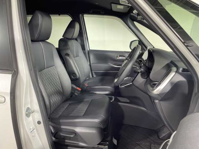 トヨタ ノア ハイブリッド S－Z 神奈川県 2023(令5)年 2万km ホワイトパールクリスタルシャイン ディスプレイオーディオプラス【10.5型】/純正14型フリップダウンモニター【V14T-R72R】/フルセグ　CD DVD　USB　Bluetooth/バックカメラ/ブラインドスポットモニター/AC100Vコンセント/純正ETC2.0/デジタルインナーミラー/ヘッドアップディスプレイ/両側電動スライドドア/セーフティセンス/プリクラッシュセーフティ/レーンディパーチャーアラート/レーントレーシングアシスト/レーンチェンジアシスト/レーダークルーズコントロール/オートマチックハイビーム/ロードサインアシスト/プロアクティブドライビングアシスト/リアクロストラフィックアラート/ドライバー異常時対応システム/発進遅れ告知機能/パーキングサポートブレーキ/安心降車アシスト/リアシートマインダー/アドバンストドライブ/後退速度抑制/前後ソナー/革巻きステアリング/ステアリングスイッチ/合皮/ファブリックコンビシート/前席シートヒーター/社外前後ドライブレコーダー/電動パーキングサポートブレーキ/2眼LEDヘッド/フォグランプ/純正17インチアルミホイール/純正リアスポイラー