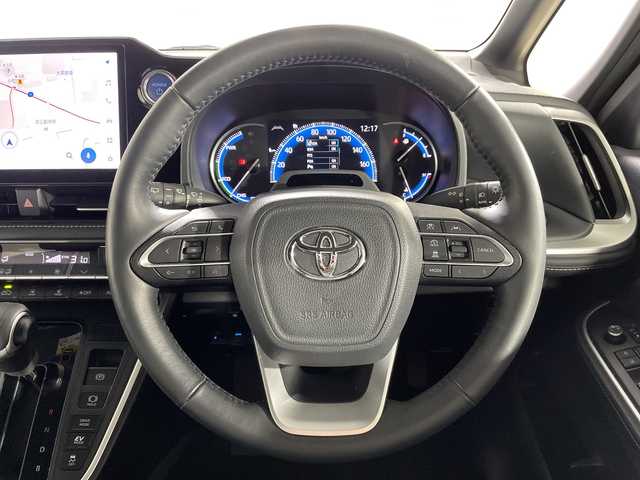 トヨタ ノア ハイブリッド S－Z 神奈川県 2023(令5)年 2万km ホワイトパールクリスタルシャイン ディスプレイオーディオプラス【10.5型】/純正14型フリップダウンモニター【V14T-R72R】/フルセグ　CD DVD　USB　Bluetooth/バックカメラ/ブラインドスポットモニター/AC100Vコンセント/純正ETC2.0/デジタルインナーミラー/ヘッドアップディスプレイ/両側電動スライドドア/セーフティセンス/プリクラッシュセーフティ/レーンディパーチャーアラート/レーントレーシングアシスト/レーンチェンジアシスト/レーダークルーズコントロール/オートマチックハイビーム/ロードサインアシスト/プロアクティブドライビングアシスト/リアクロストラフィックアラート/ドライバー異常時対応システム/発進遅れ告知機能/パーキングサポートブレーキ/安心降車アシスト/リアシートマインダー/アドバンストドライブ/後退速度抑制/前後ソナー/革巻きステアリング/ステアリングスイッチ/合皮/ファブリックコンビシート/前席シートヒーター/社外前後ドライブレコーダー/電動パーキングサポートブレーキ/2眼LEDヘッド/フォグランプ/純正17インチアルミホイール/純正リアスポイラー