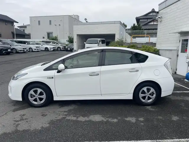 トヨタ プリウス ＰＨＶ S 神奈川県 2012(平24)年 6.5万km スーパーホワイトⅡ MオプションHDDナビ/・MSV・DVD/・Bluetoothオーディオ/・フルセグTV/・バックカメラ/インテリジェントPサポート/前席シートヒーター/ステアリングリモコン/充電ケーブル車載/ビルトインETC/HIDオートライト/フロントコーナーセンサー/スマートキーX2/新車時手帳、取説