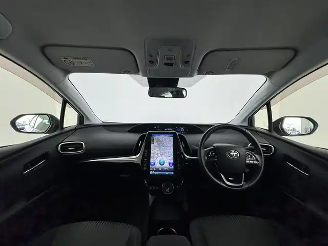 トヨタ プリウス ＰＨＶ S ナビパッケージ 愛知県 2020(令2)年 8.1万km シルバーM ５人乗り/純正11.6インチT-connectSDナビ　　/　　・BT/フルセグ/パノラミックビューモニター/トヨタセーフティセンス/　　・プリクラッシュセーフティ/　　・レーンディパーチャーアラート/　　・オートマチックハイビーム/　　・ロードサインアシスト/　　・先行車発進告知機能/　　・レーントレーシングアシスト/BSM/盗難防止機能/コーナーセンサー/LEDヘッドライト/純正ホイールキャップ/ビルトインETC/ステアリングリモコン/フルフラットシート/純正フロアマット/取扱説明書/スマートキー/スペアキー